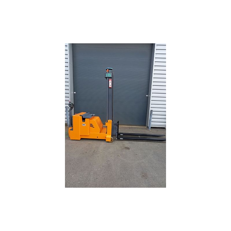 Gerbeur en porte à faux 715 FS 1500 kg