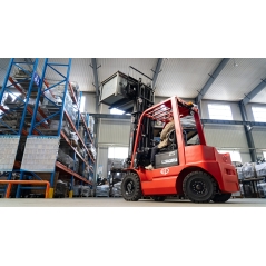 Location chariot élévateur électrique Lithium 2500 kg