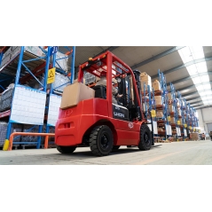 Location chariot élévateur électrique Lithium 2500 kg