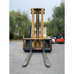 Chariot élévateur thermique d'occasion CATERPILLAR 9000 kg