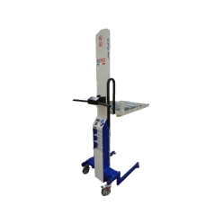 Gerbeur semi-électrique avec plateau à rouleaux