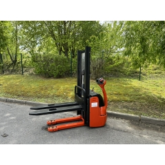 Gerbeur électrique 1 000 kg d'occasion Fenwick
