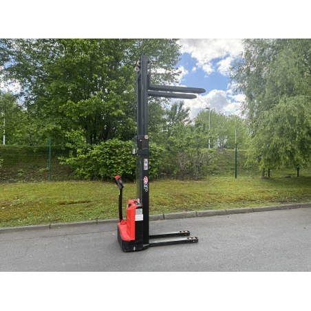 Gerbeur électrique 1 200 kg d'occasion EP