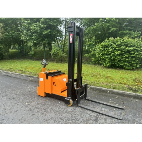 Gerbeur électrique en porte à faux 1500 kg d'occasion