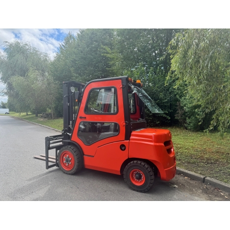 Chariot élévateur thermique diesel EP 3 000 kg d'occasion - Peinture neuve