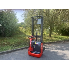 Gerbeur électrique 1200 kg d'occasion Fenwick