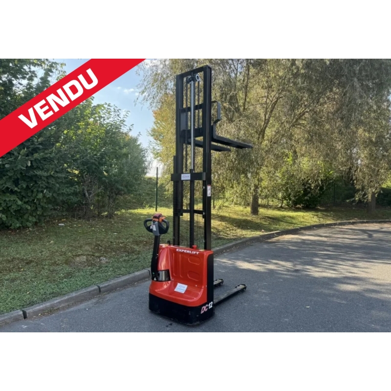 Gerbeur électrique 1200 kg 3000 mm d'occasion Gerbeur électrique 1200 kg 3000 mm d'occasion