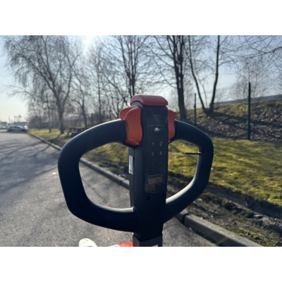 Transpalette électrique Lithium 1500 kg accompagnant HELI - CBD15-BLiH
