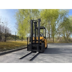 Chariot élévateur d'occasion thermique gaz 2500 kg Komatsu