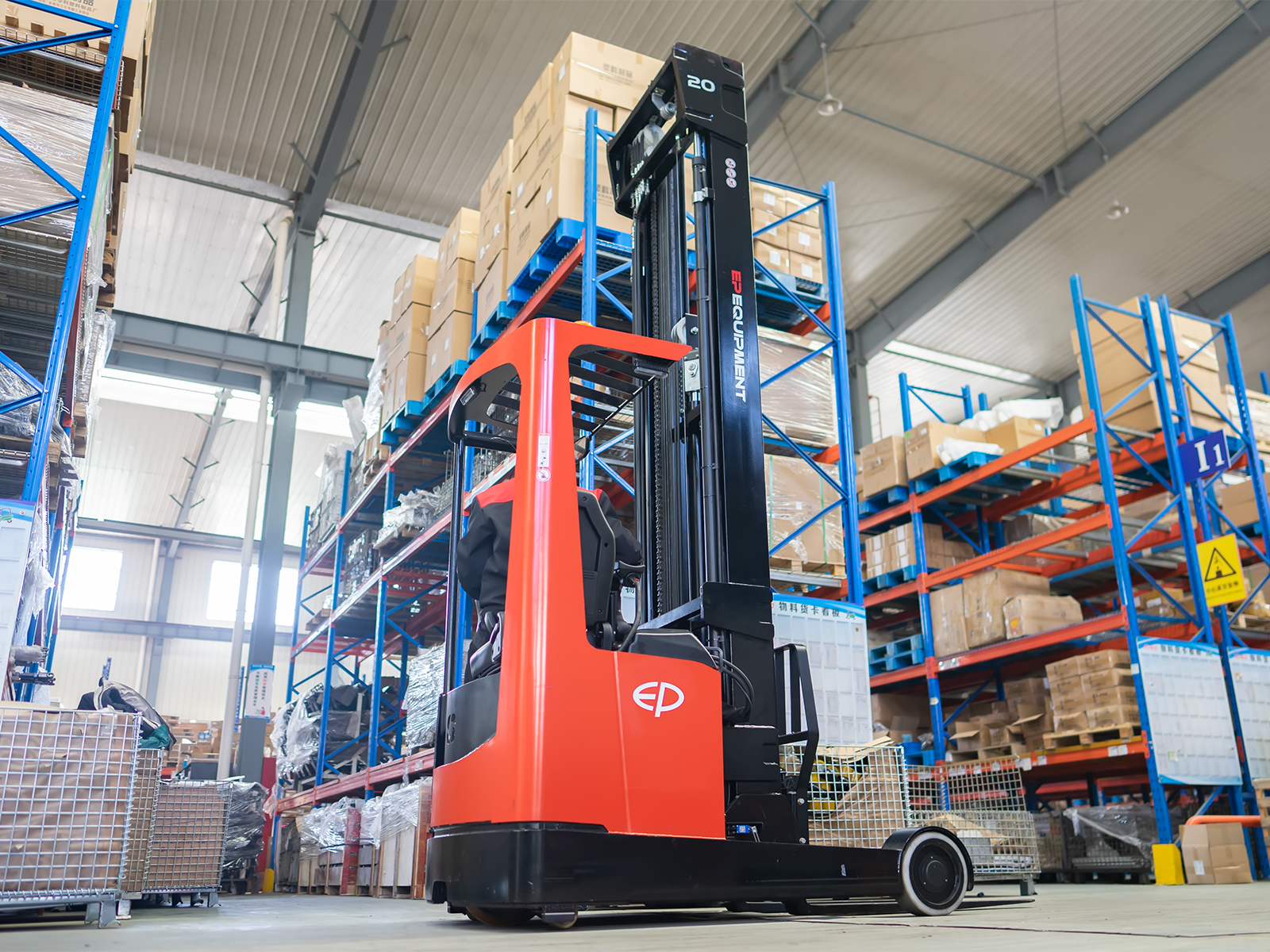 ASCENSEUR DE CHARIOT AVEC TAPIS RÉTRACTABLE