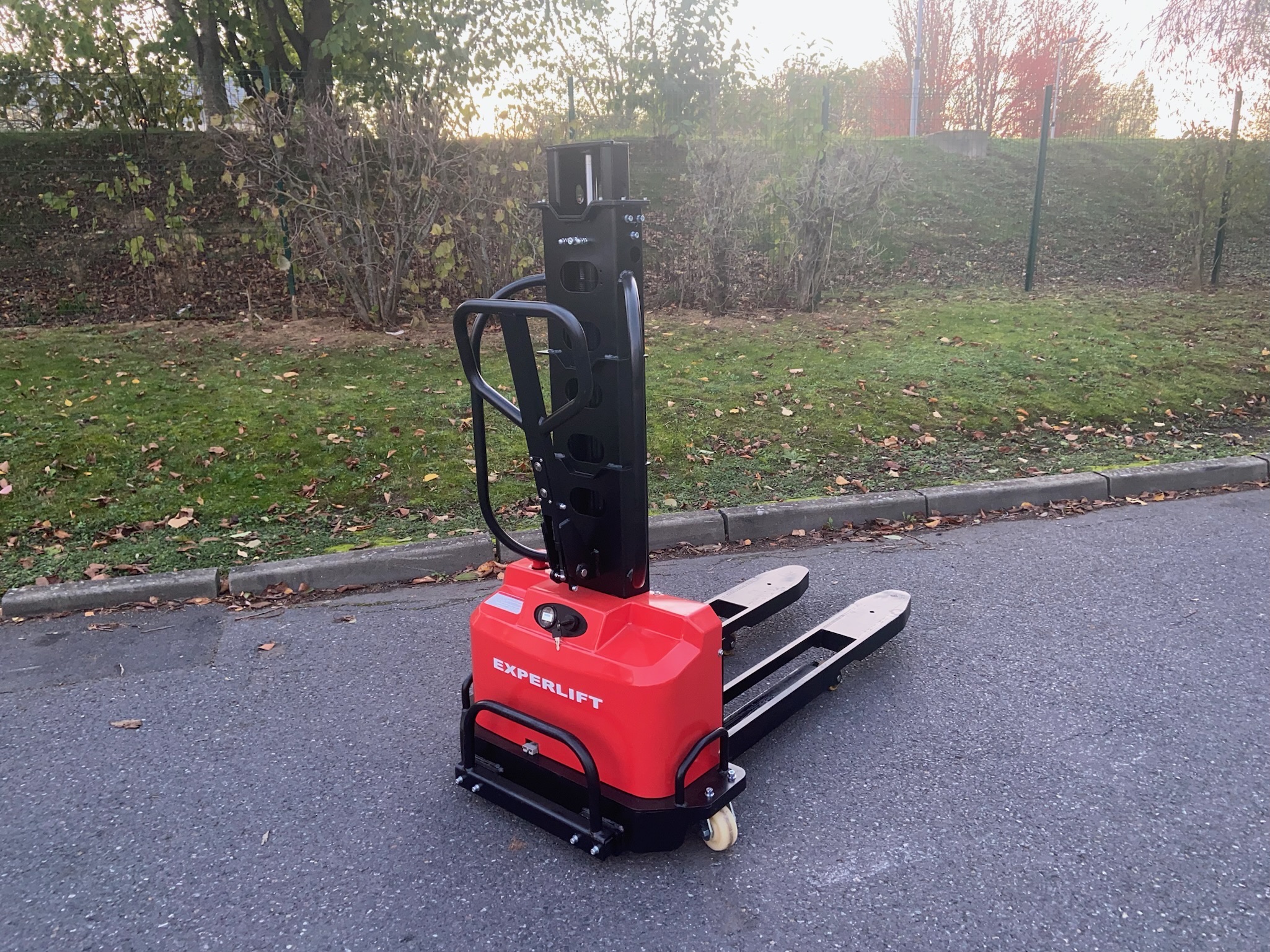 Gerbeur semi-électrique